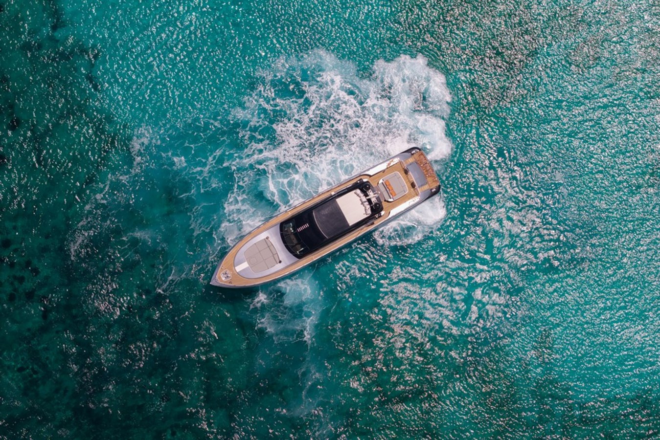 https://arconyachts.ams3.digitaloceanspaces.com/77584/conversions/large_4666447-optimize.jpg