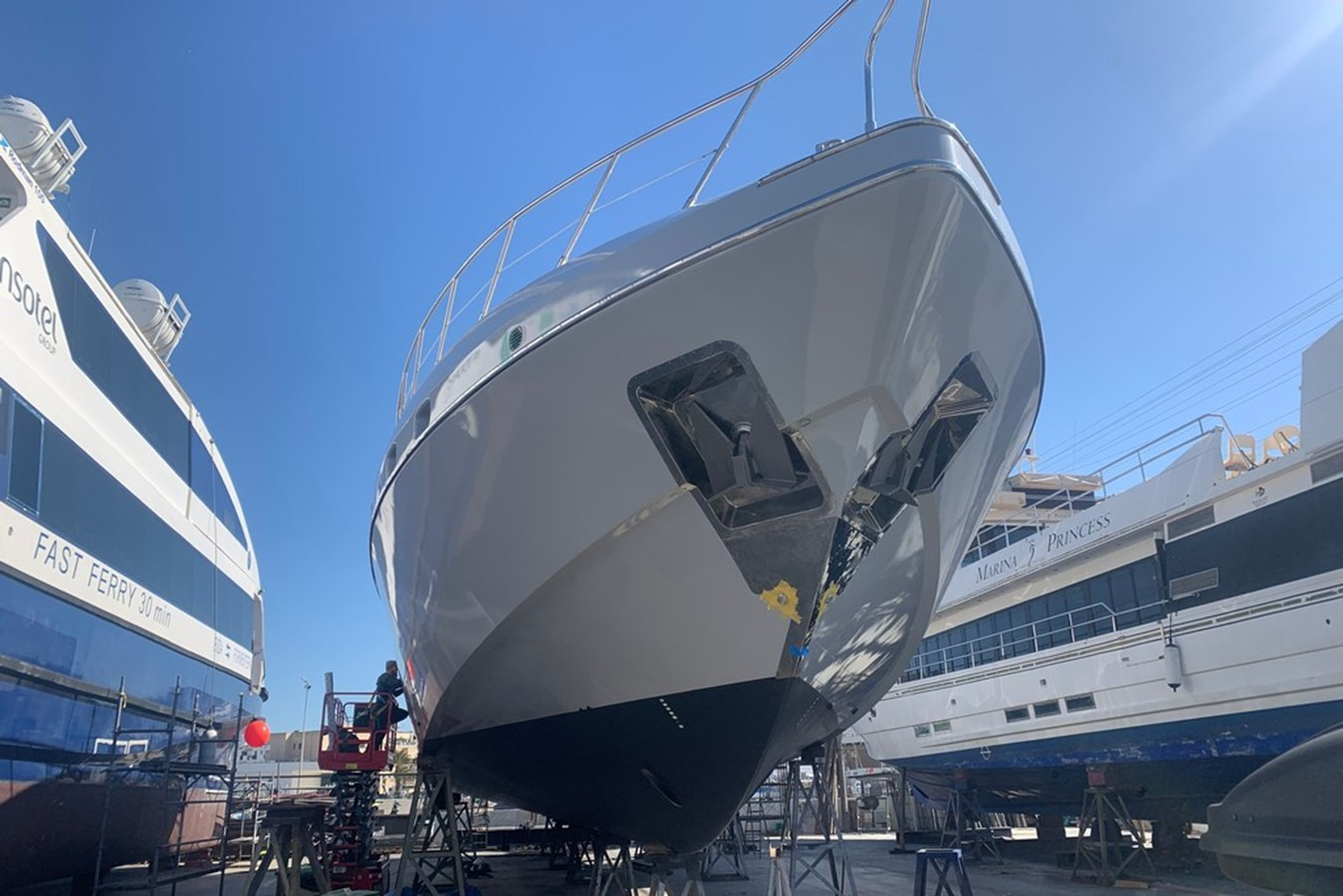 https://arconyachts.ams3.digitaloceanspaces.com/77663/conversions/large_4366185-optimize.jpg