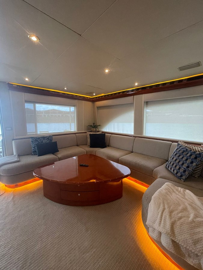 https://arconyachts.ams3.digitaloceanspaces.com/77700/conversions/large_4193861-optimize.jpg