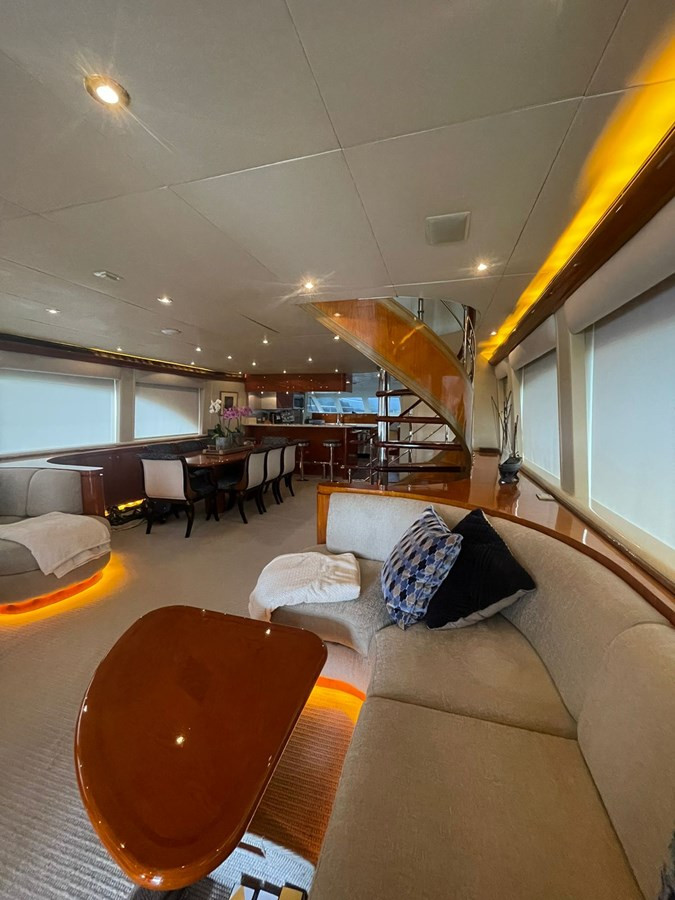 https://arconyachts.ams3.digitaloceanspaces.com/77706/conversions/large_4193864-optimize.jpg