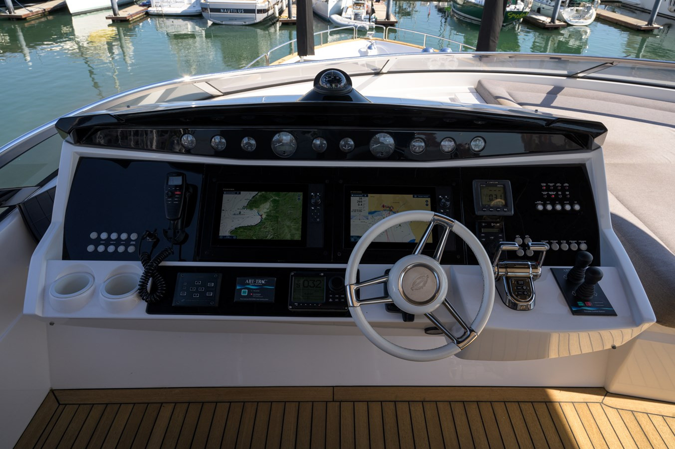 https://arconyachts.ams3.digitaloceanspaces.com/77718/conversions/large_4553720-optimize.jpg