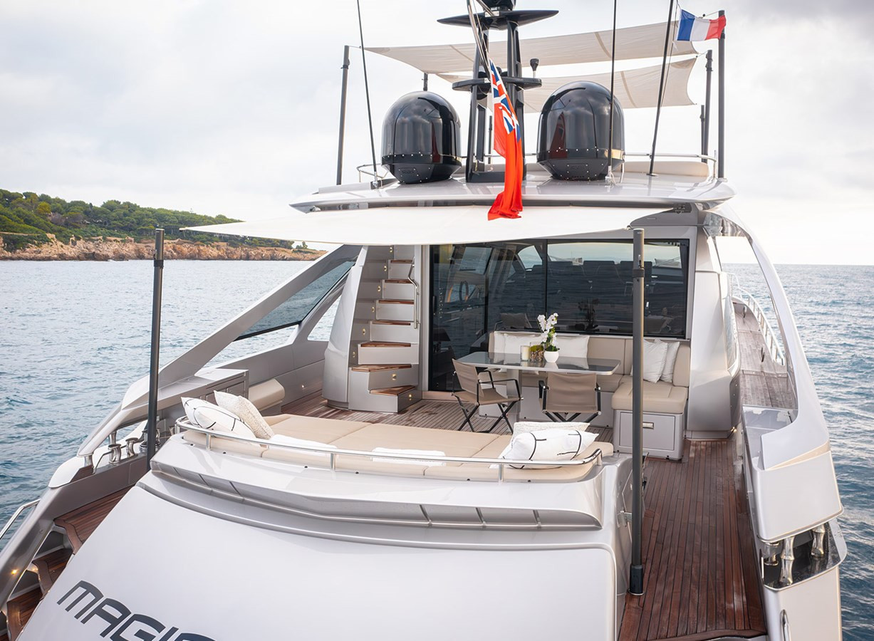 https://arconyachts.ams3.digitaloceanspaces.com/77726/conversions/large_4453742-optimize.jpg