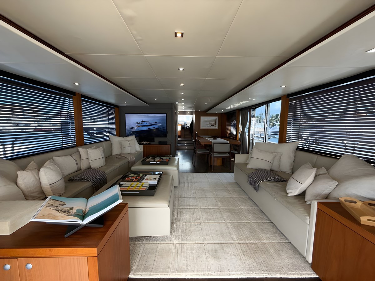 https://arconyachts.ams3.digitaloceanspaces.com/77747/conversions/large_4828985-optimize.jpg