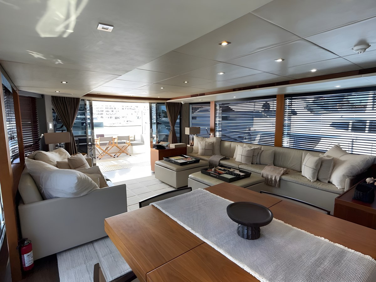 https://arconyachts.ams3.digitaloceanspaces.com/77760/conversions/large_4828991-optimize.jpg