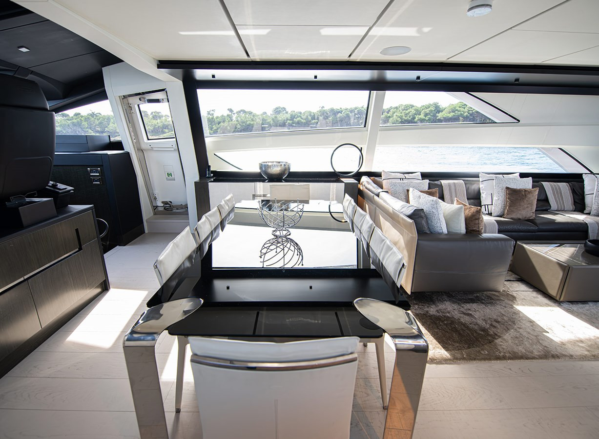 https://arconyachts.ams3.digitaloceanspaces.com/77765/conversions/large_4453755-optimize.jpg