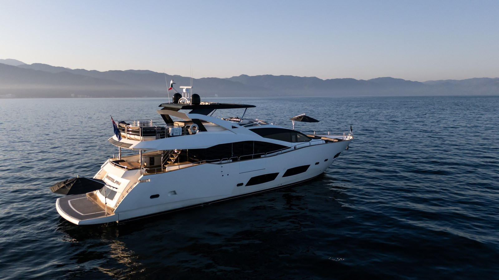 https://arconyachts.ams3.digitaloceanspaces.com/77766/conversions/large_4557585-optimize.jpg