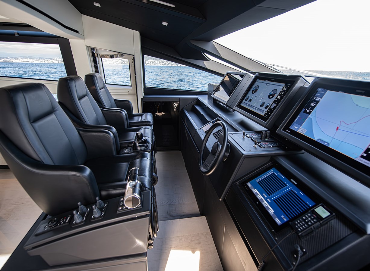 https://arconyachts.ams3.digitaloceanspaces.com/77768/conversions/large_4453756-optimize.jpg
