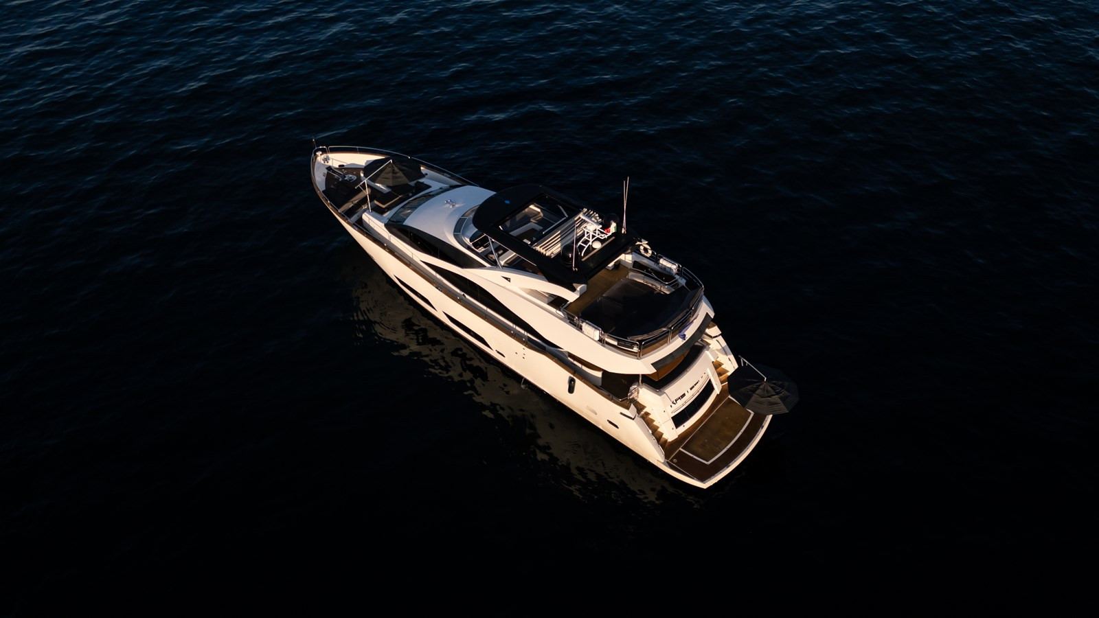https://arconyachts.ams3.digitaloceanspaces.com/77772/conversions/large_4557584-optimize.jpg