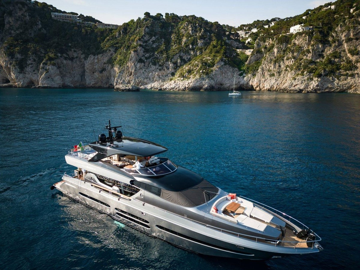 https://arconyachts.ams3.digitaloceanspaces.com/77783/conversions/large_4120904-optimize.jpg