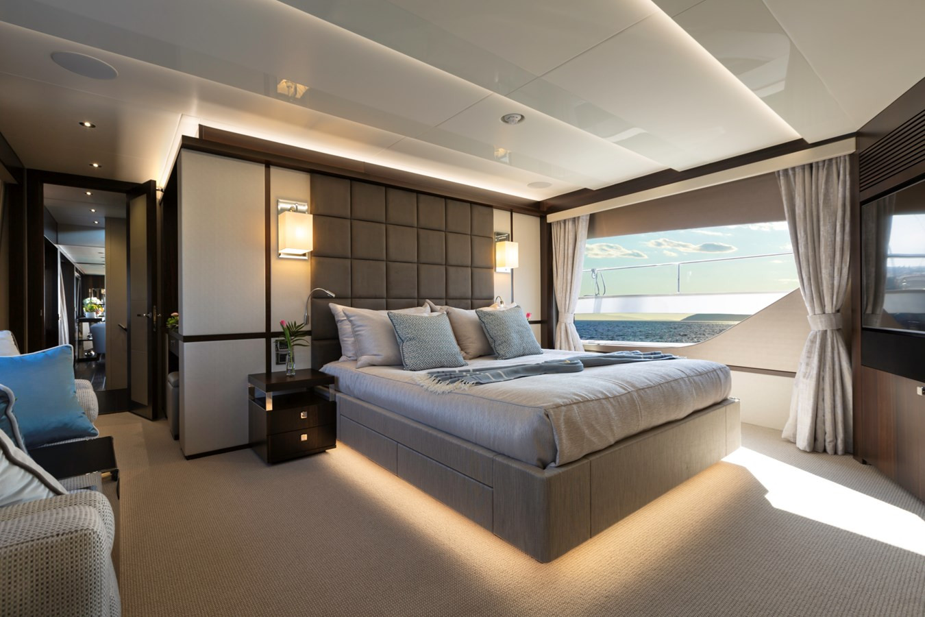 https://arconyachts.ams3.digitaloceanspaces.com/77814/conversions/large_4849298-optimize.jpg