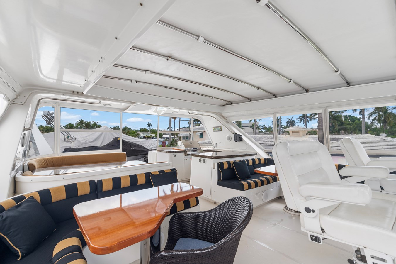 https://arconyachts.ams3.digitaloceanspaces.com/77879/conversions/large_4193962-optimize.jpg