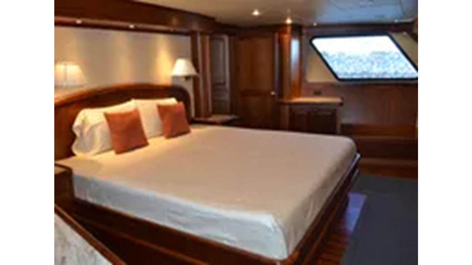 https://arconyachts.ams3.digitaloceanspaces.com/78035/conversions/large_4324744-optimize.jpg