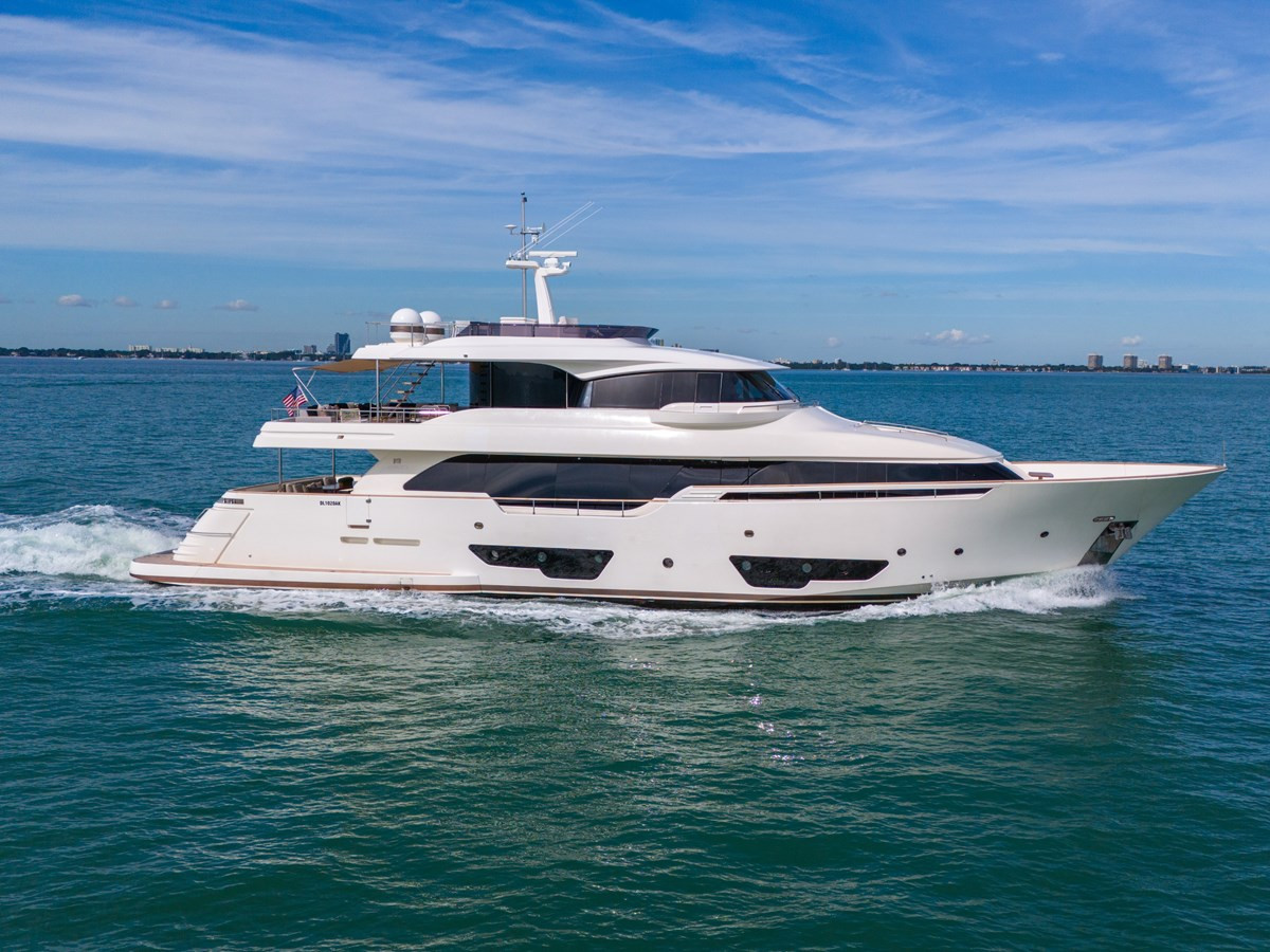 2015 CUSTOM LINE NAVETTA 28