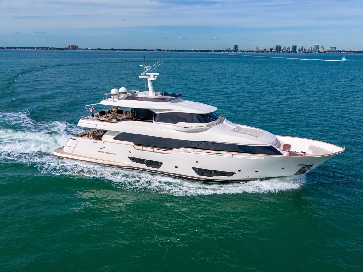 2015 CUSTOM LINE NAVETTA 28