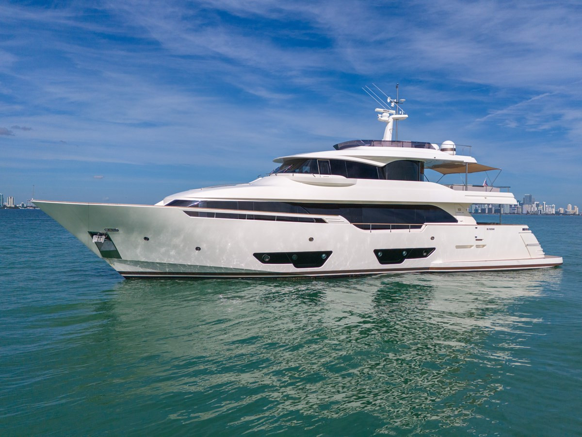 https://arconyachts.ams3.digitaloceanspaces.com/78079/conversions/large_4511566-optimize.jpg