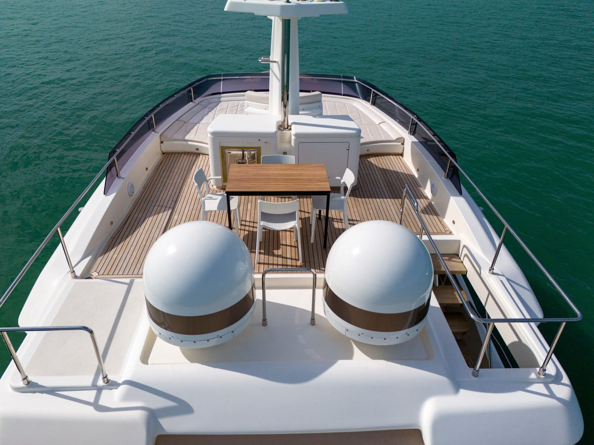 https://arconyachts.ams3.digitaloceanspaces.com/78126/conversions/large_4511582-optimize.jpg