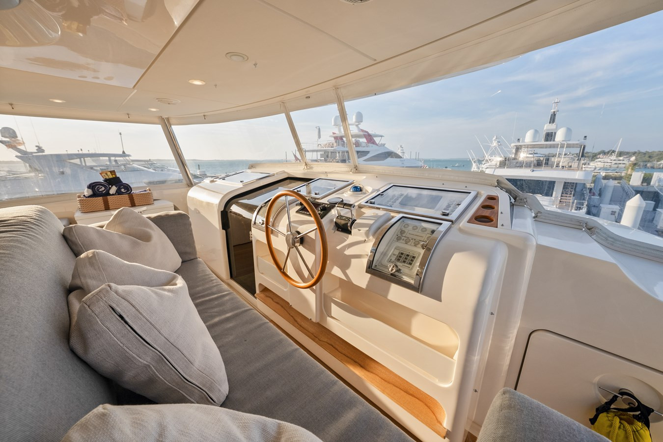 https://arconyachts.ams3.digitaloceanspaces.com/78198/conversions/large_4596011-optimize.jpg