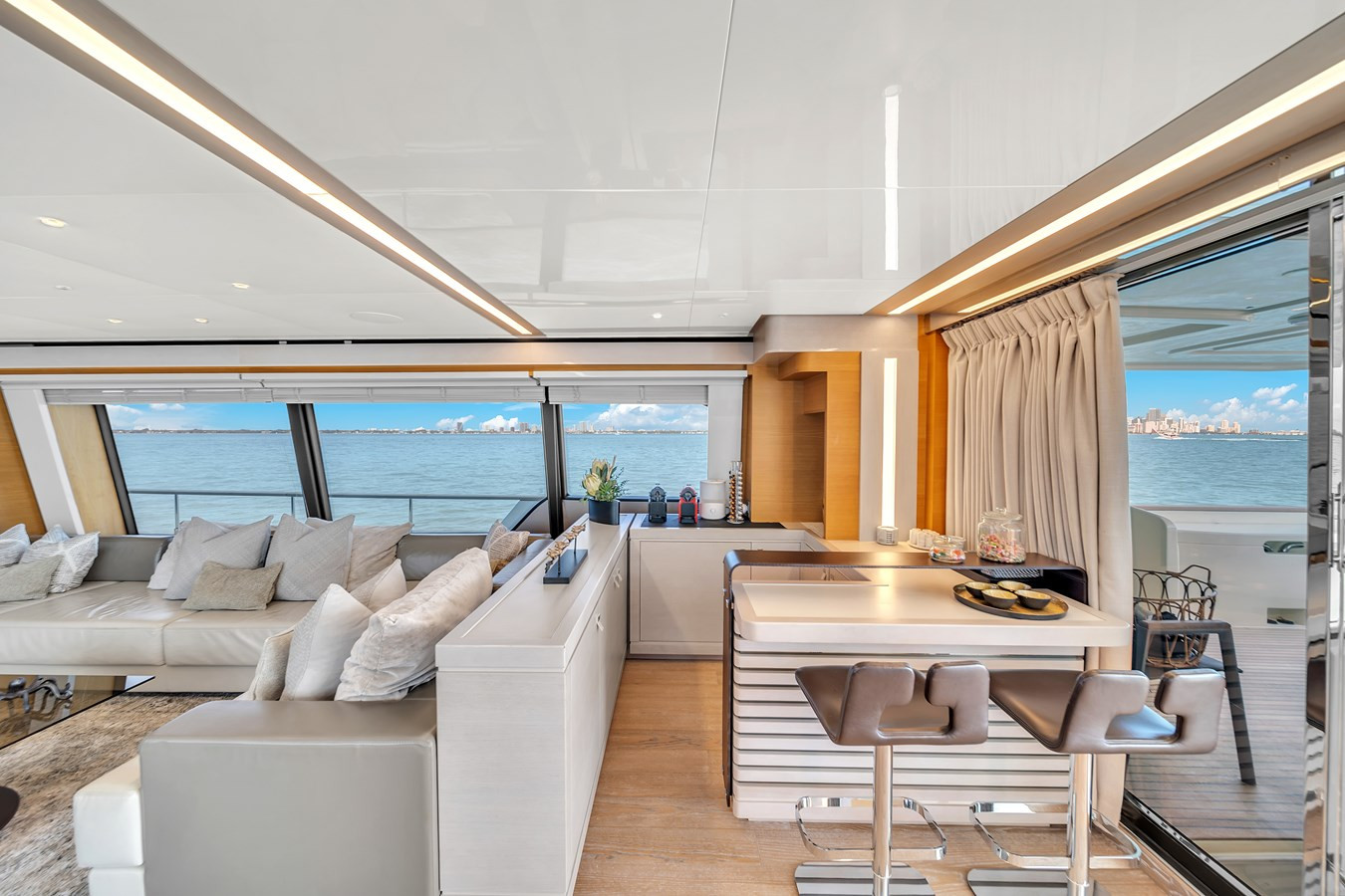 https://arconyachts.ams3.digitaloceanspaces.com/78202/conversions/large_4511609-optimize.jpg