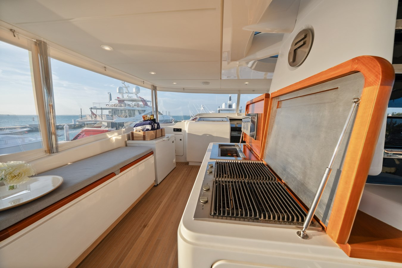 https://arconyachts.ams3.digitaloceanspaces.com/78219/conversions/large_4596039-optimize.jpg