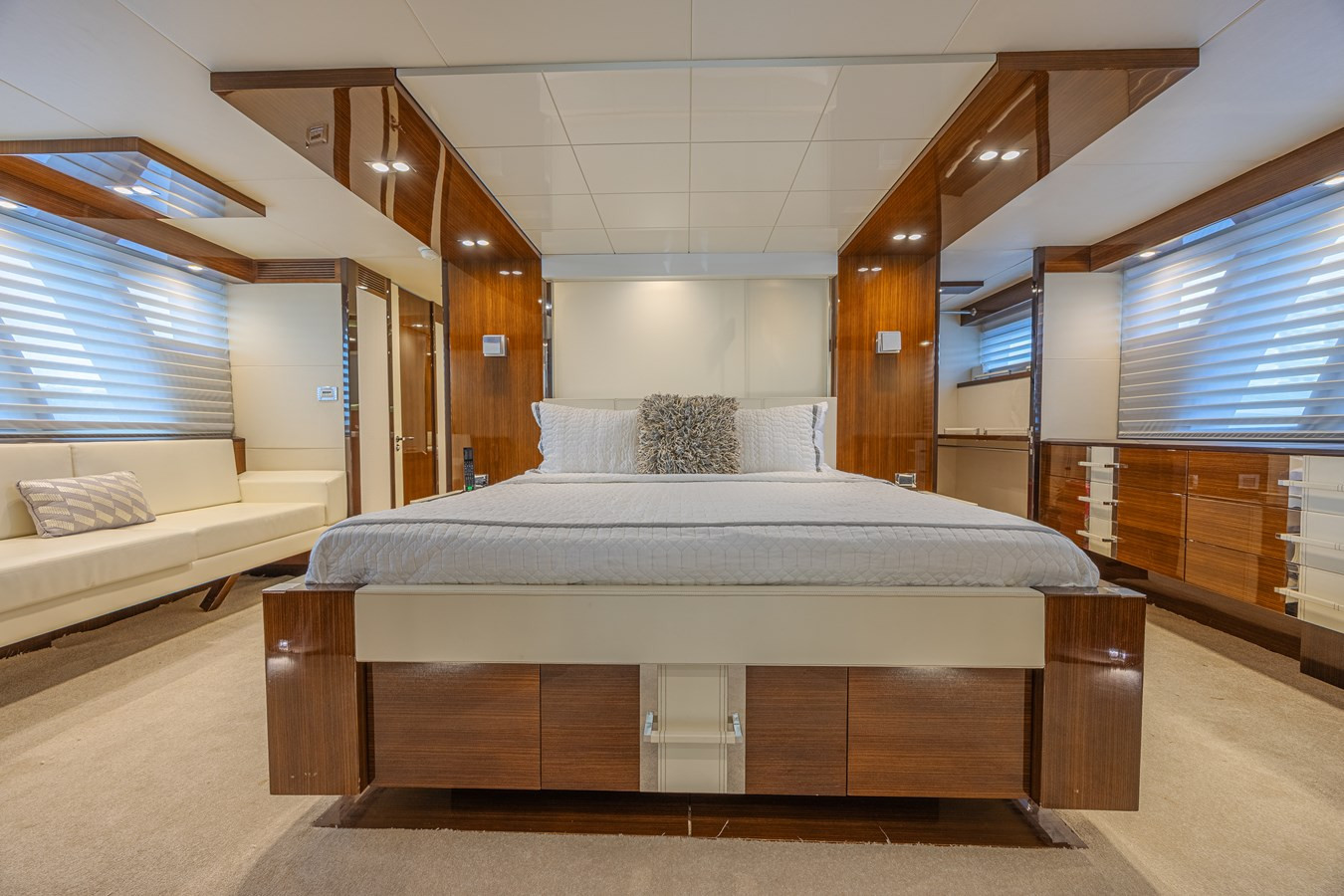 https://arconyachts.ams3.digitaloceanspaces.com/78264/conversions/large_4760144-optimize.jpg