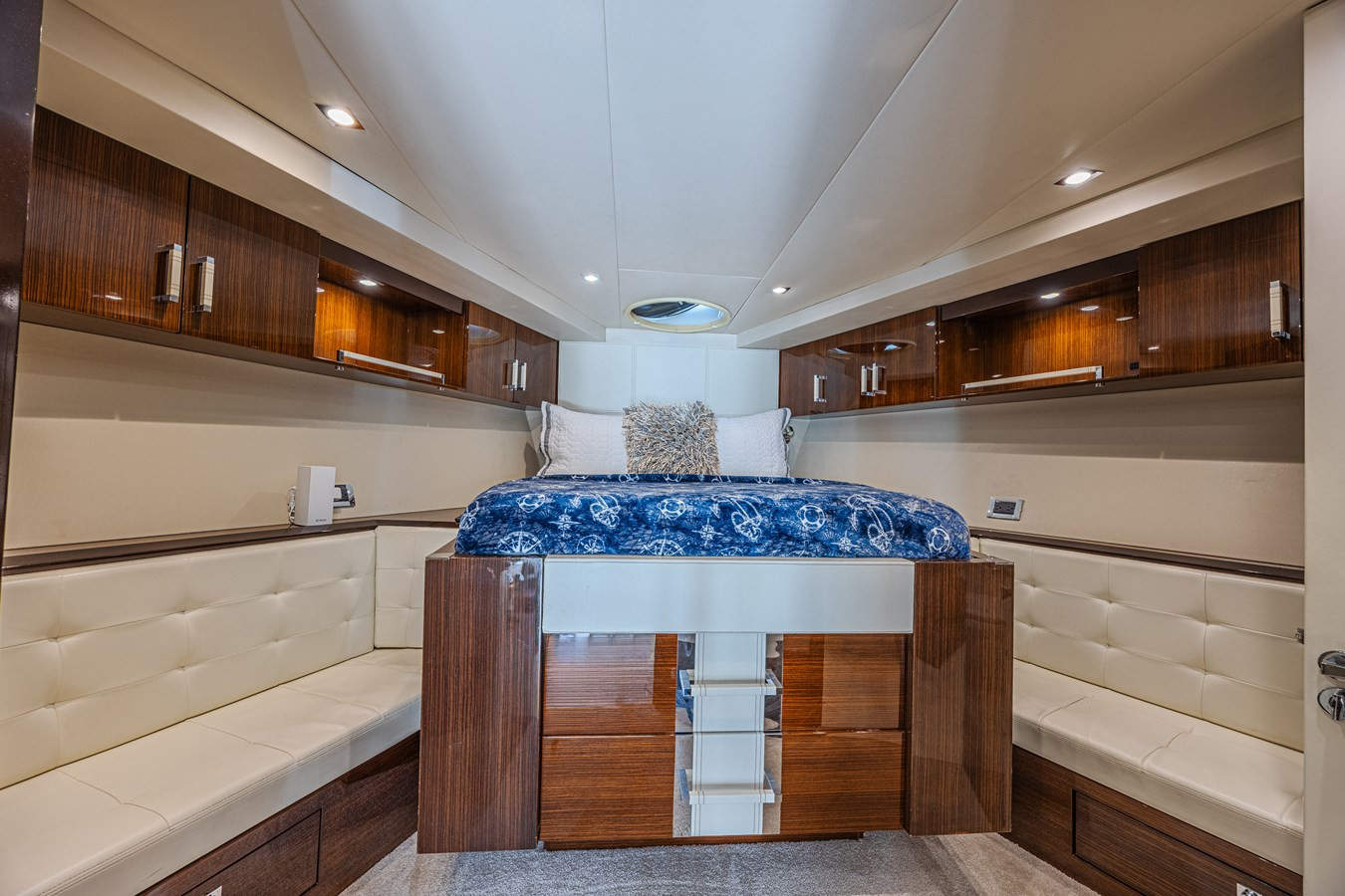 https://arconyachts.ams3.digitaloceanspaces.com/78286/conversions/large_4760174-optimize.jpg