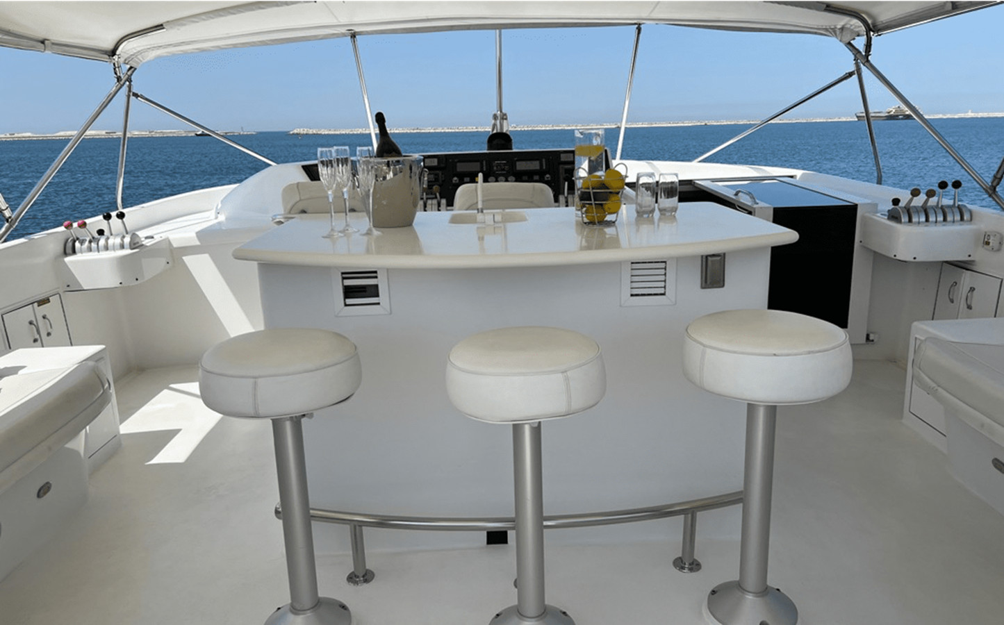 https://arconyachts.ams3.digitaloceanspaces.com/78331/conversions/large_4061859-optimize.jpg