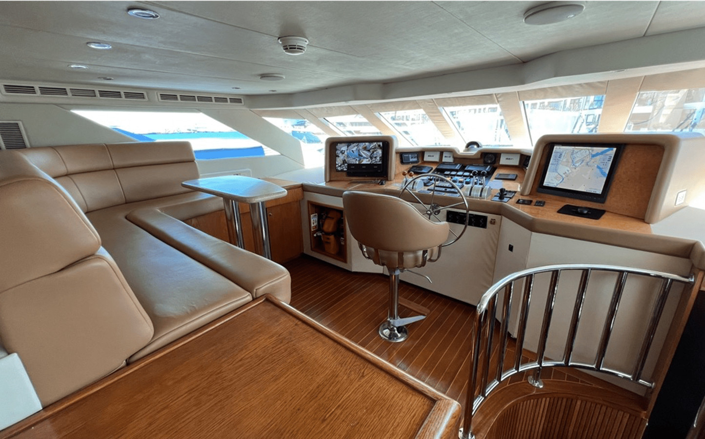 https://arconyachts.ams3.digitaloceanspaces.com/78336/conversions/large_4061861-optimize.jpg