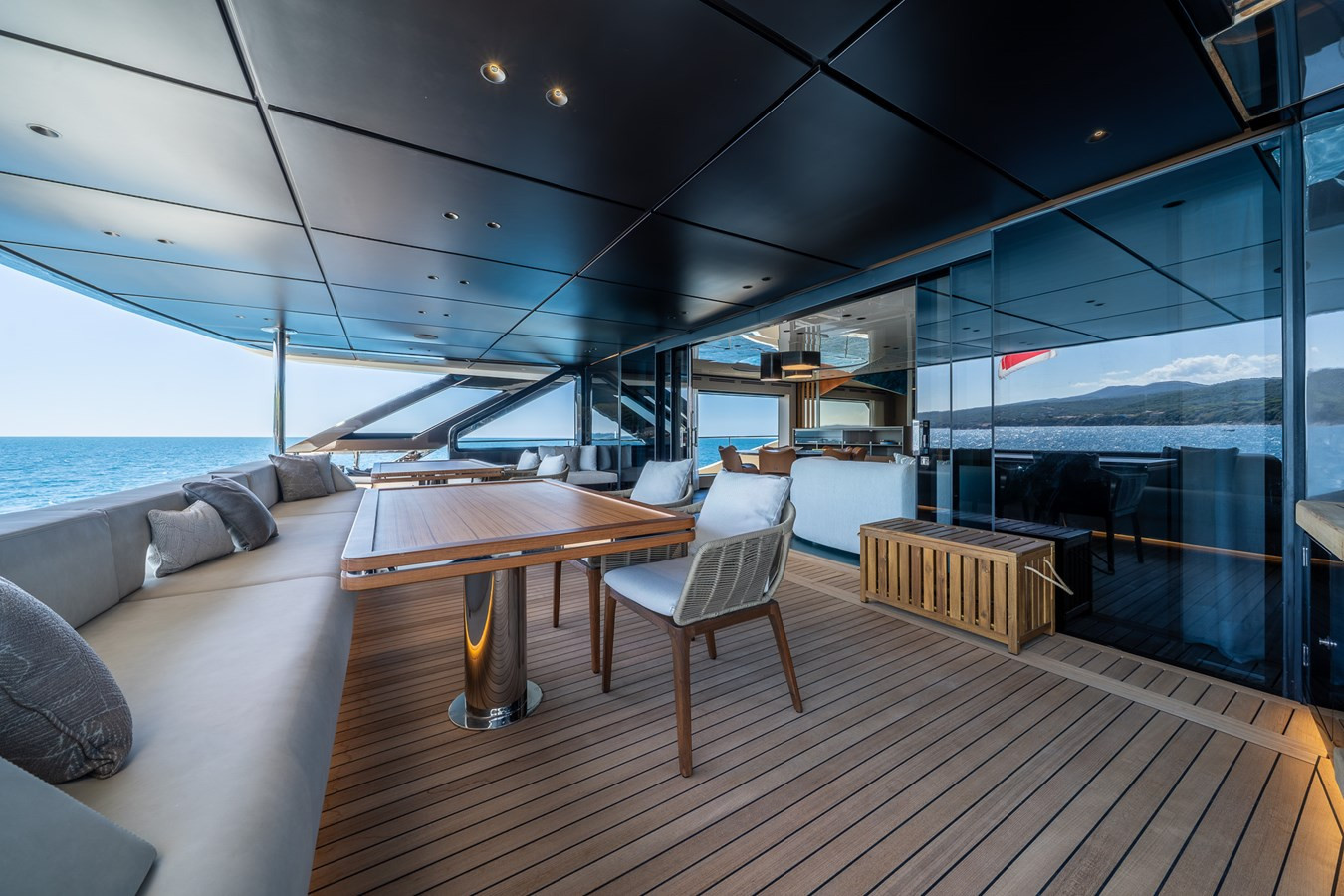 https://arconyachts.ams3.digitaloceanspaces.com/78369/conversions/large_4742274-optimize.jpg