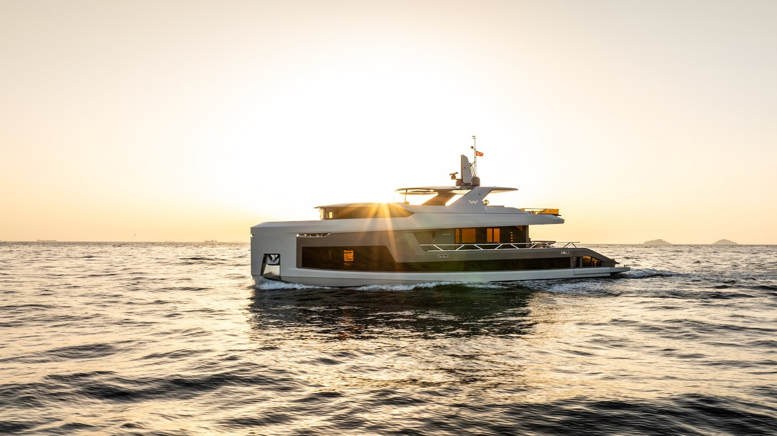 https://arconyachts.ams3.digitaloceanspaces.com/78407/conversions/large_4438671-optimize.jpg