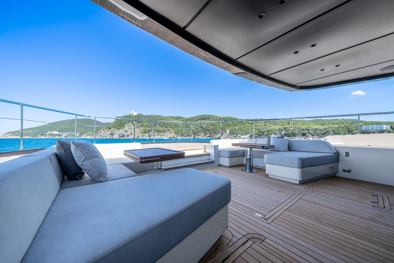 https://arconyachts.ams3.digitaloceanspaces.com/78411/conversions/large_4742289-optimize.jpg