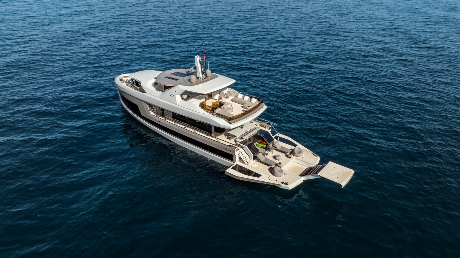 https://arconyachts.ams3.digitaloceanspaces.com/78438/conversions/large_4438677-optimize.jpg