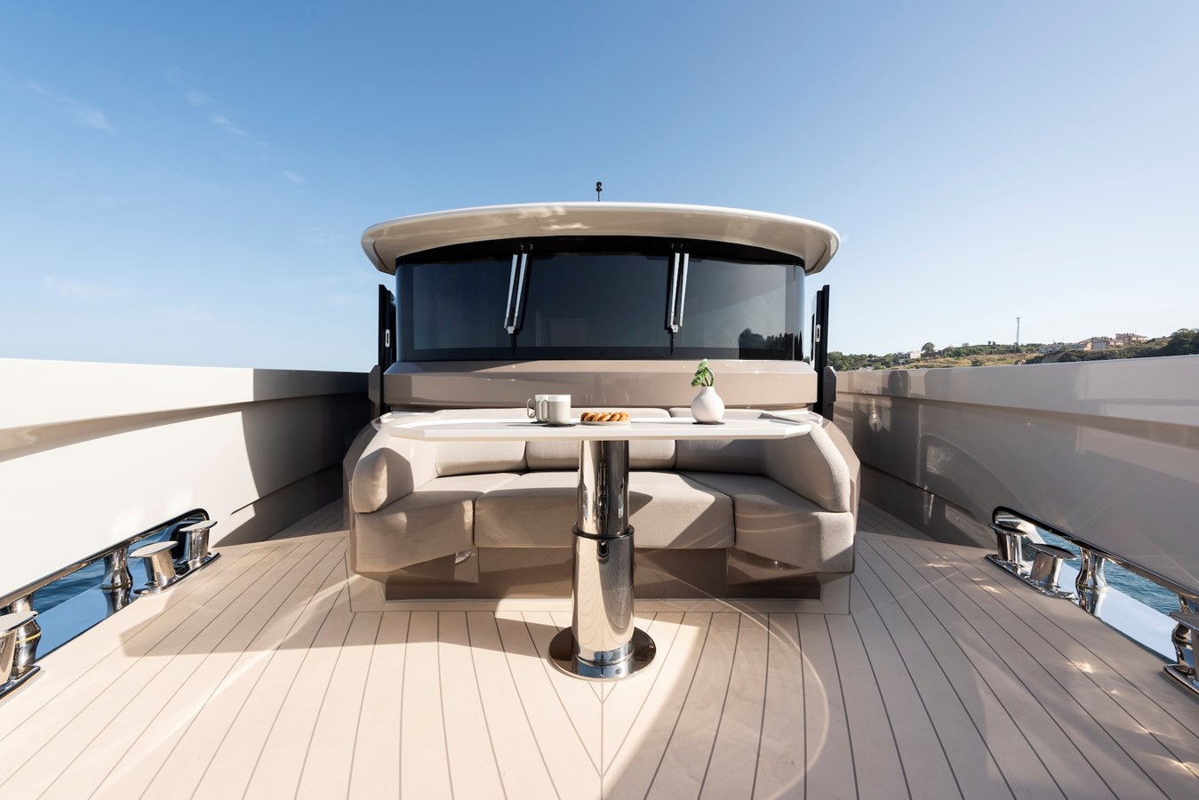 https://arconyachts.ams3.digitaloceanspaces.com/78444/conversions/large_4438645-optimize.jpg