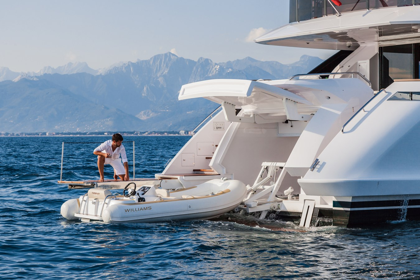 https://arconyachts.ams3.digitaloceanspaces.com/78446/conversions/large_4272252-optimize.jpg