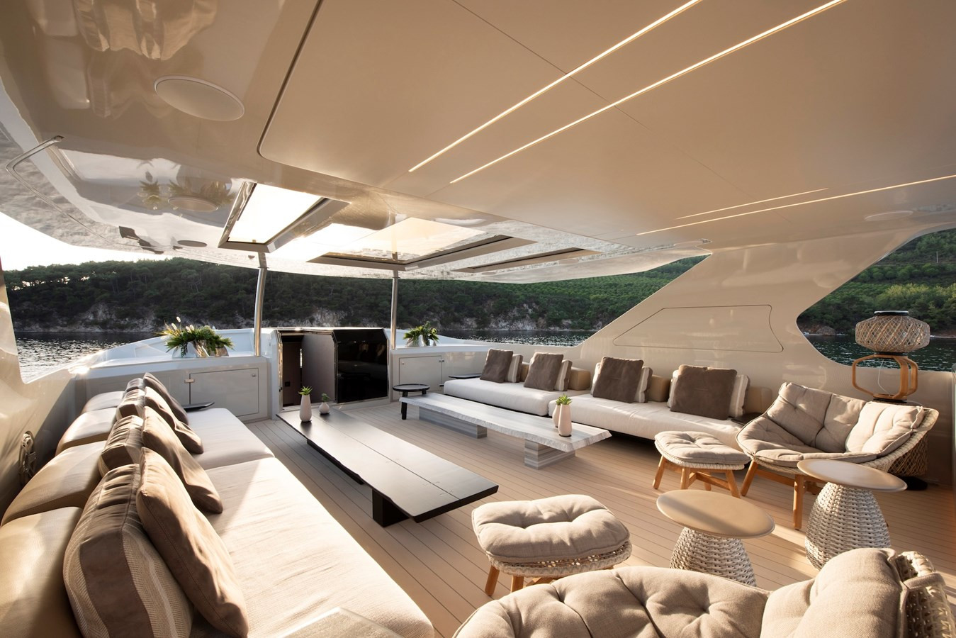 https://arconyachts.ams3.digitaloceanspaces.com/78457/conversions/large_4438622-optimize.jpg