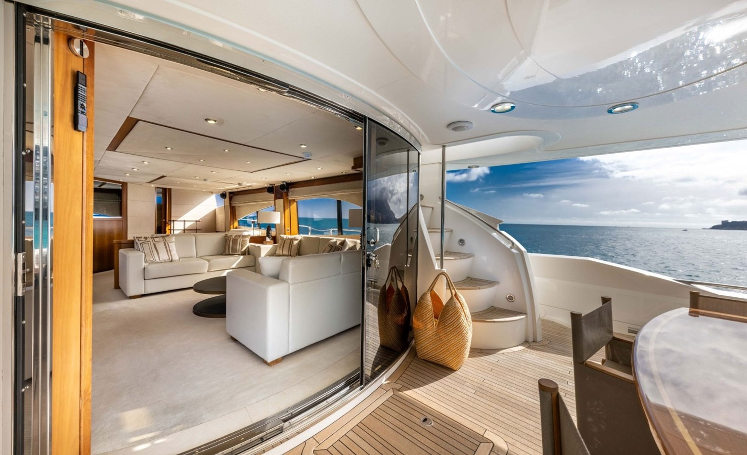 https://arconyachts.ams3.digitaloceanspaces.com/78586/conversions/large_4738501-optimize.jpg