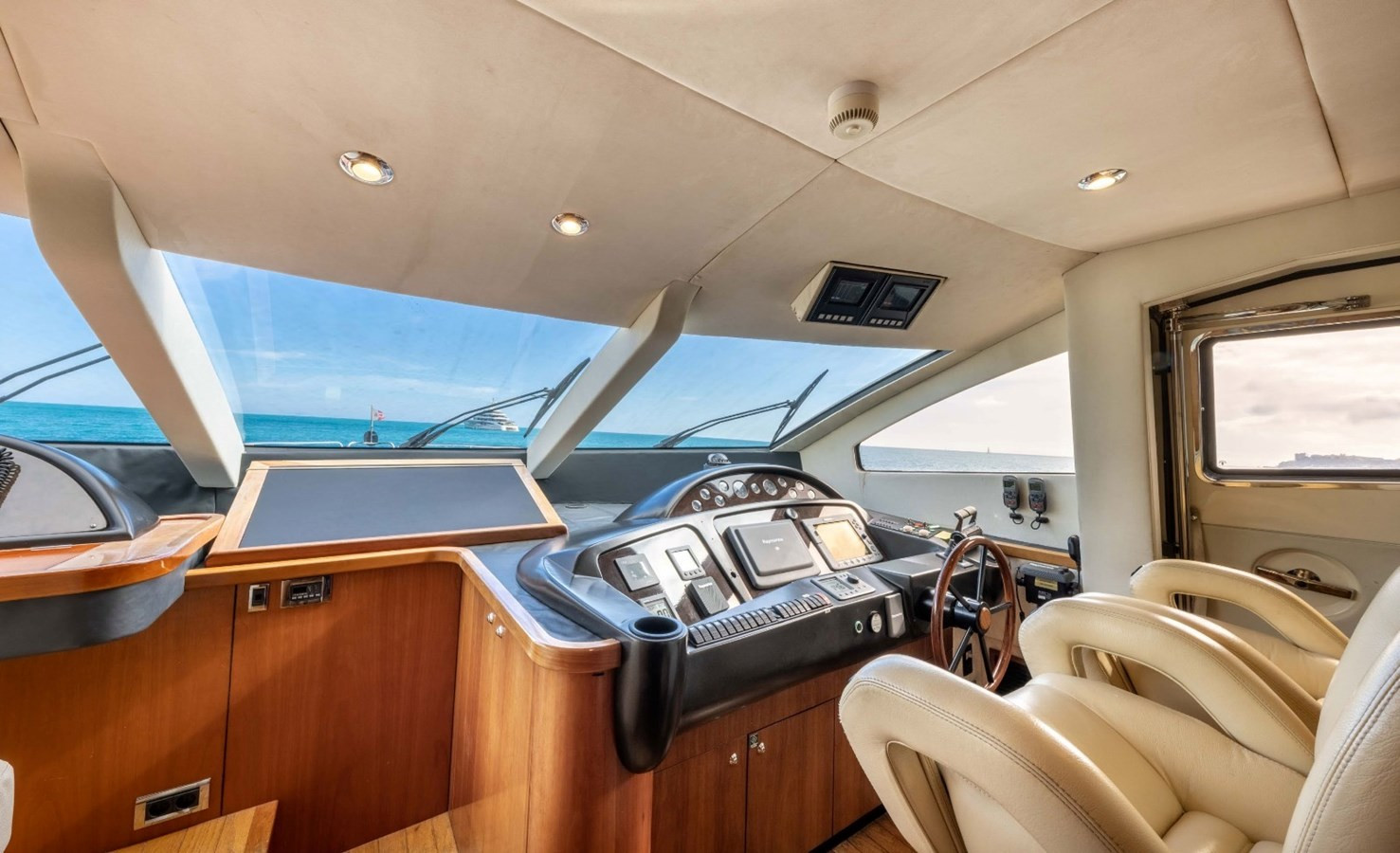 https://arconyachts.ams3.digitaloceanspaces.com/78596/conversions/large_4738479-optimize.jpg