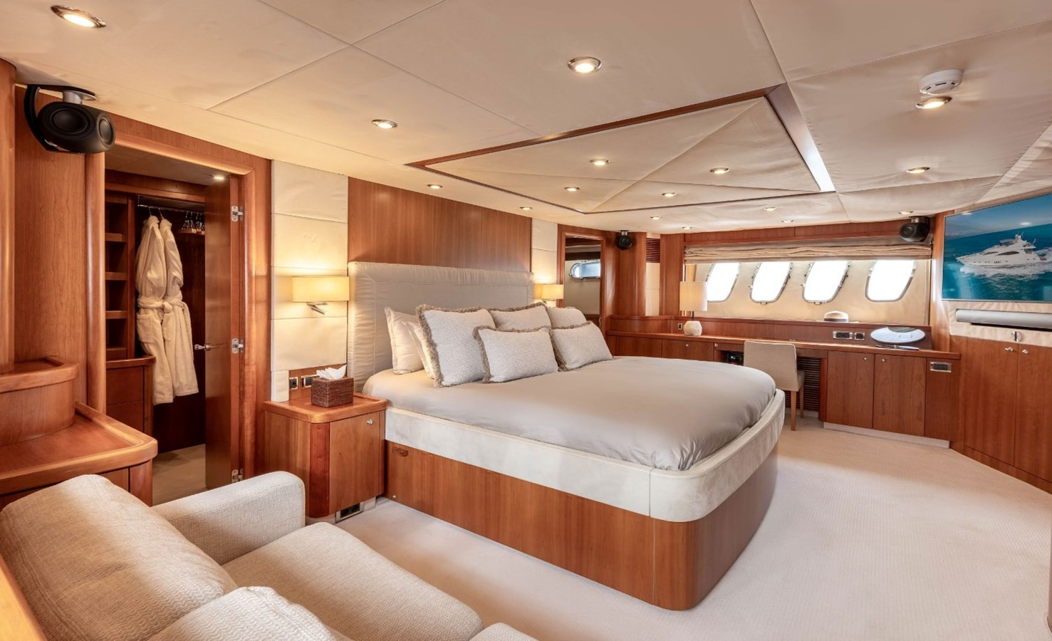https://arconyachts.ams3.digitaloceanspaces.com/78611/conversions/large_4738505-optimize.jpg