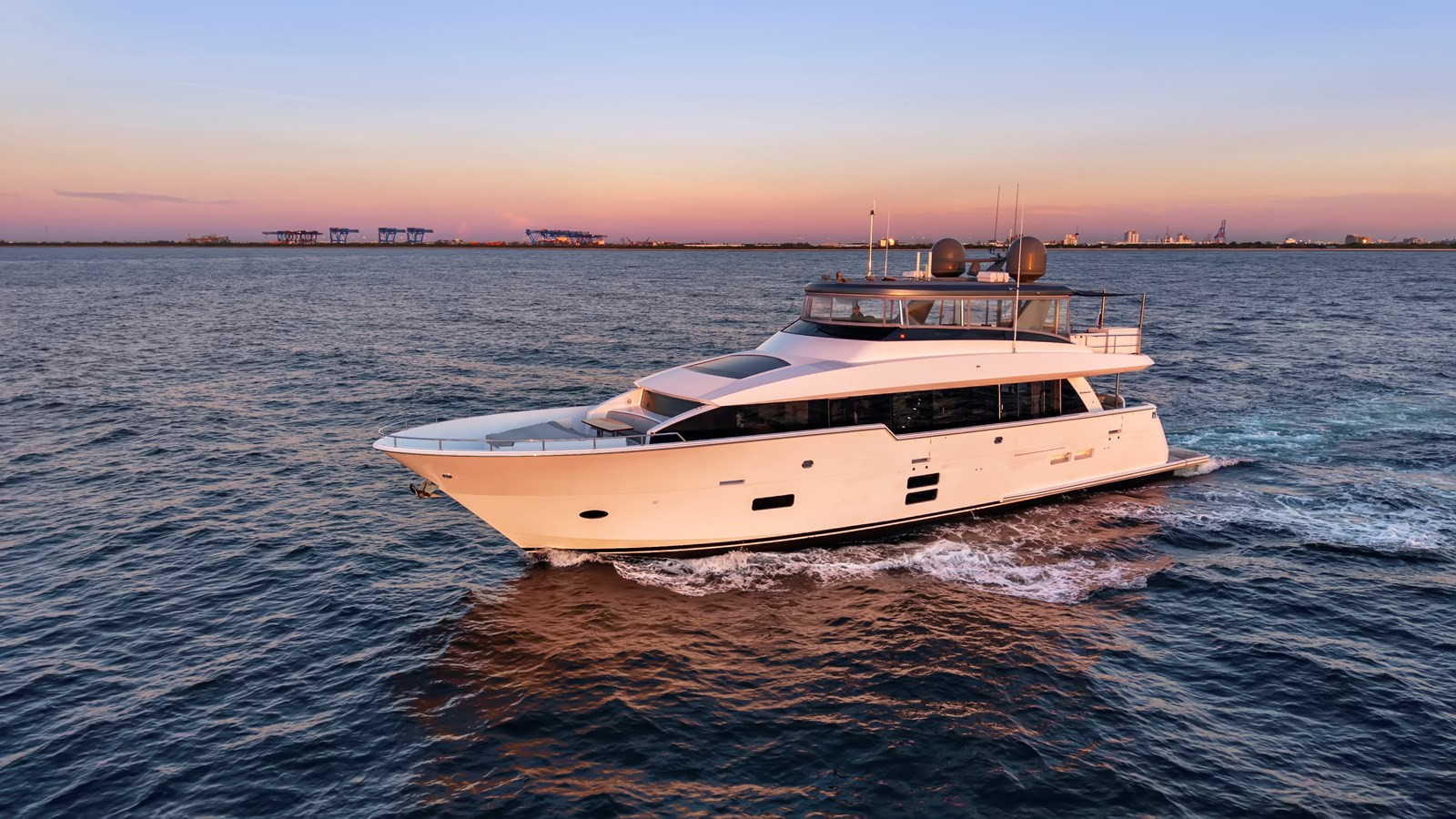 https://arconyachts.ams3.digitaloceanspaces.com/78632/conversions/large_4742736-optimize.jpg