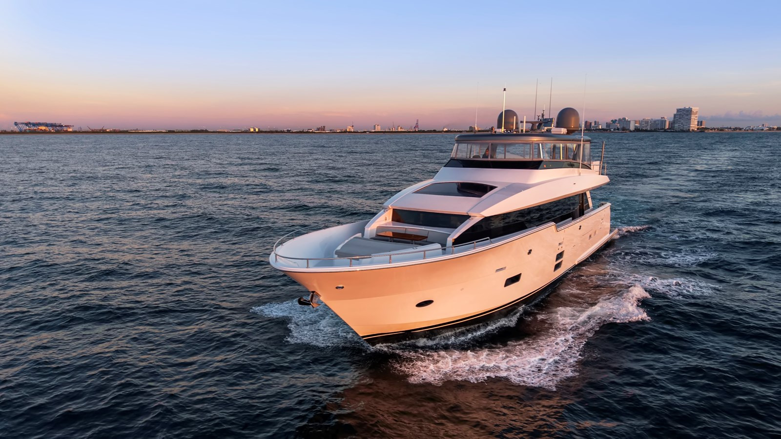 https://arconyachts.ams3.digitaloceanspaces.com/78633/conversions/large_4742737-optimize.jpg