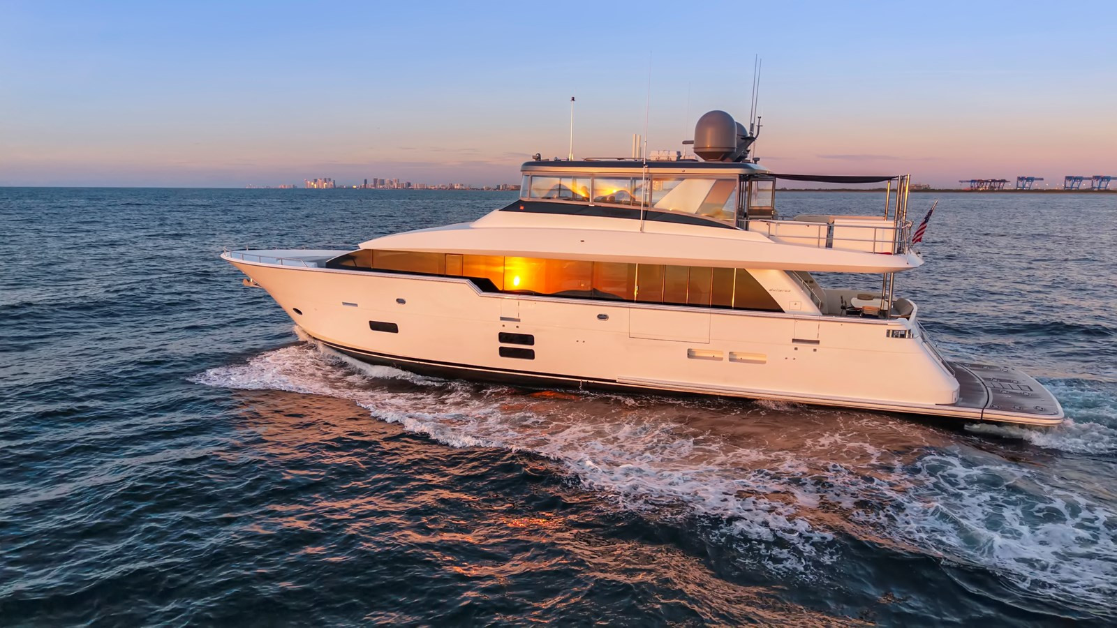 https://arconyachts.ams3.digitaloceanspaces.com/78636/conversions/large_4742738-optimize.jpg