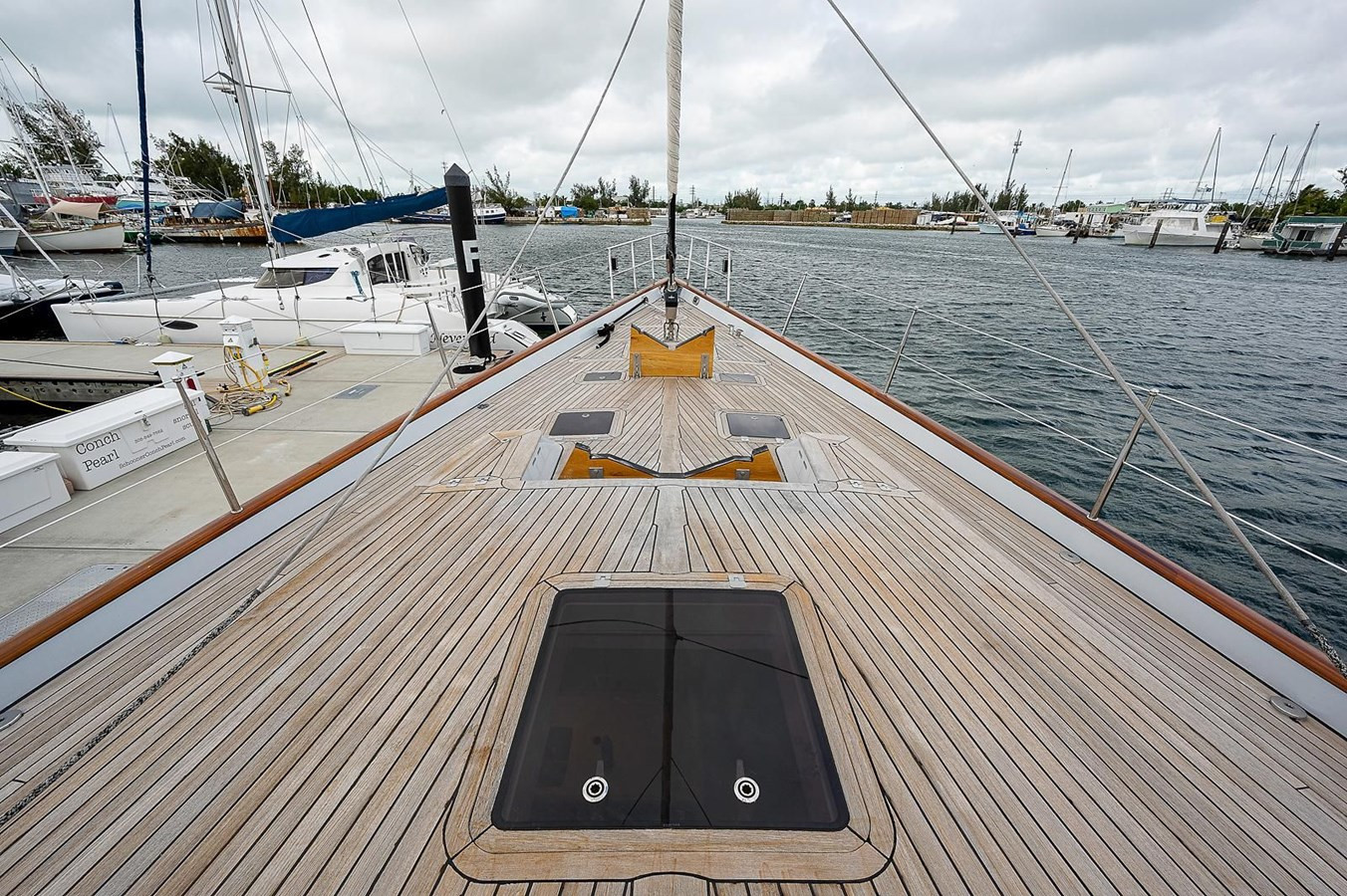 https://arconyachts.ams3.digitaloceanspaces.com/78654/conversions/large_4430606-optimize.jpg