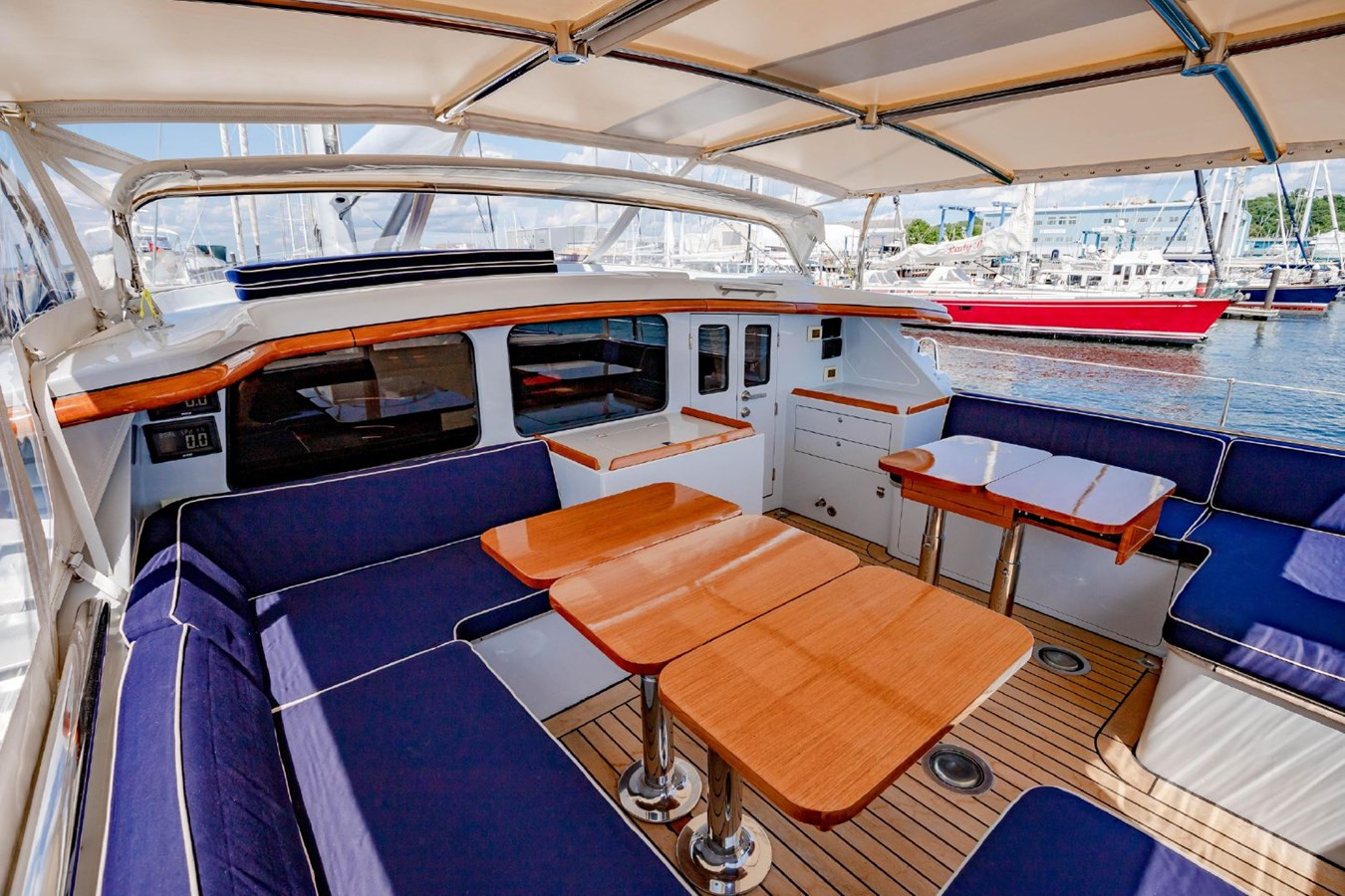 https://arconyachts.ams3.digitaloceanspaces.com/78688/conversions/large_4430622-optimize.jpg