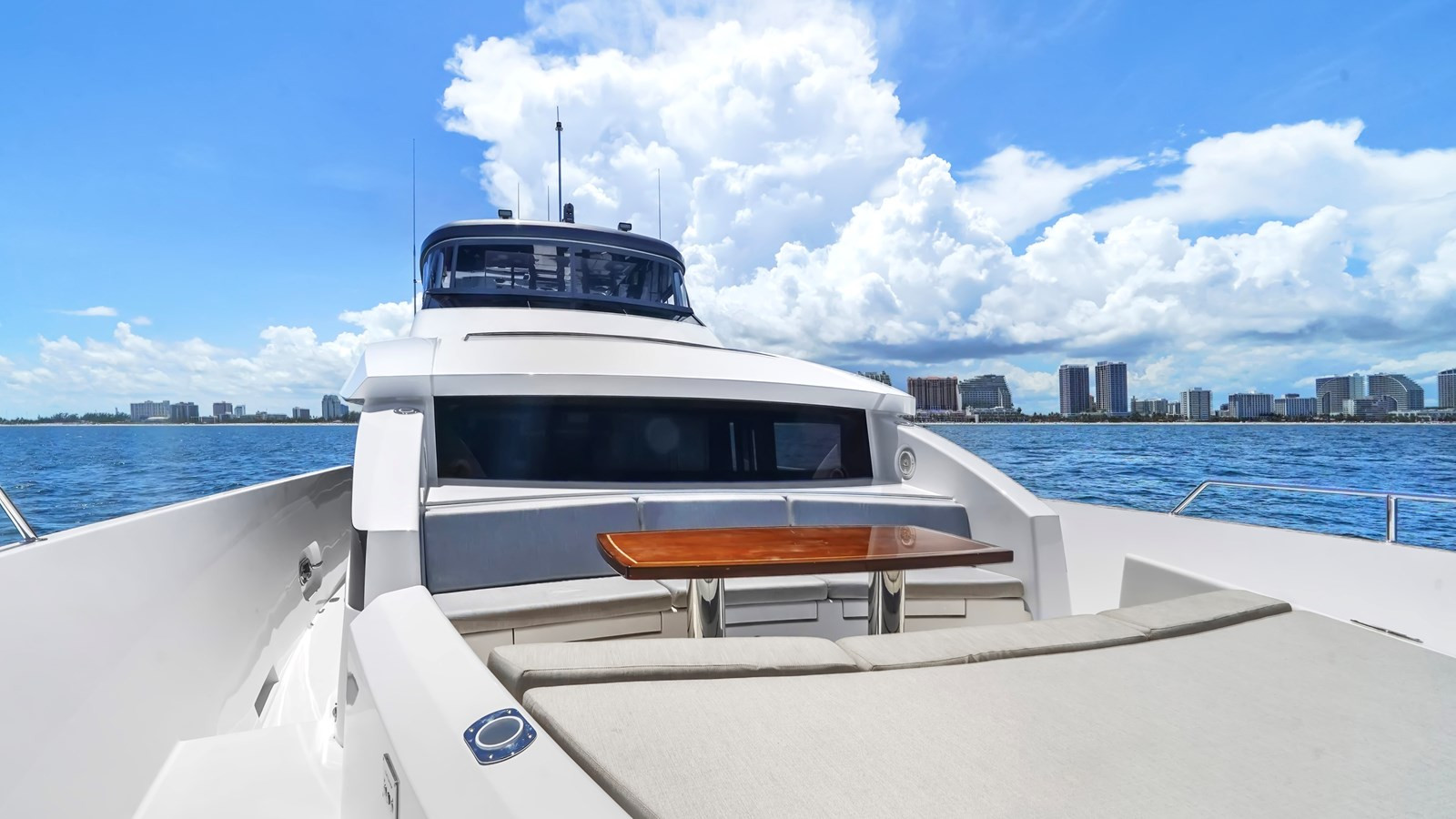 https://arconyachts.ams3.digitaloceanspaces.com/78695/conversions/large_4742759-optimize.jpg