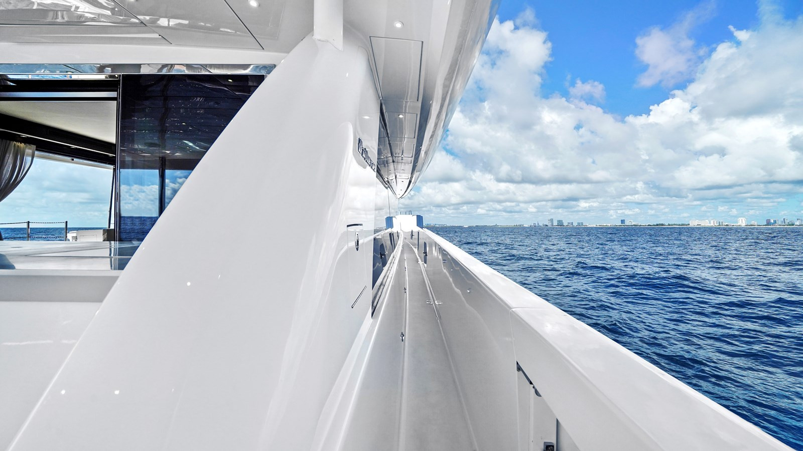 https://arconyachts.ams3.digitaloceanspaces.com/78701/conversions/large_4742761-optimize.jpg