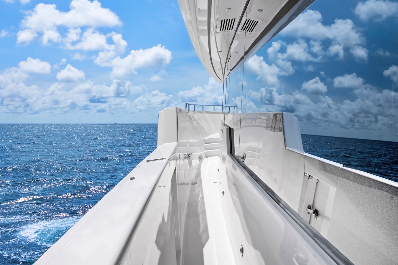 https://arconyachts.ams3.digitaloceanspaces.com/78704/conversions/large_4742763-optimize.jpg