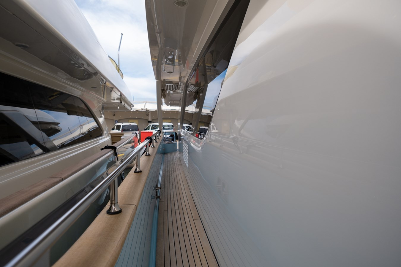https://arconyachts.ams3.digitaloceanspaces.com/78840/conversions/large_4461017-optimize.jpg