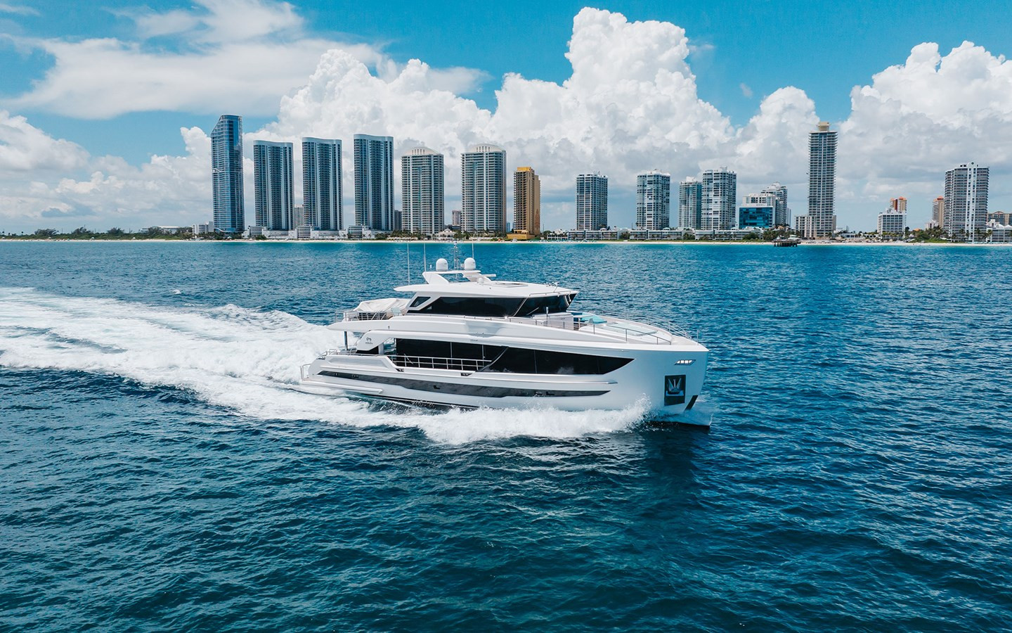 https://arconyachts.ams3.digitaloceanspaces.com/78880/conversions/large_4760032-optimize.jpg