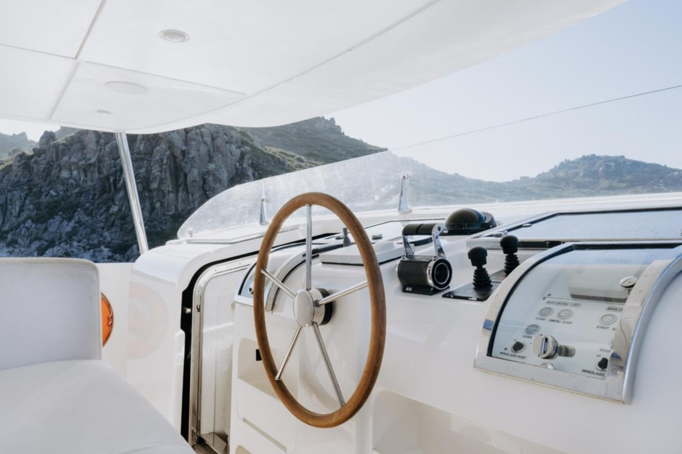 https://arconyachts.ams3.digitaloceanspaces.com/78901/conversions/large_4461044-optimize.jpg