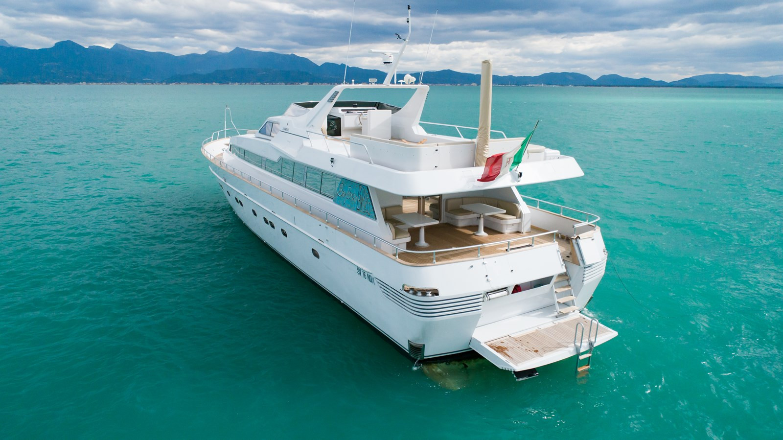https://arconyachts.ams3.digitaloceanspaces.com/78928/conversions/large_3702330-optimize.jpg