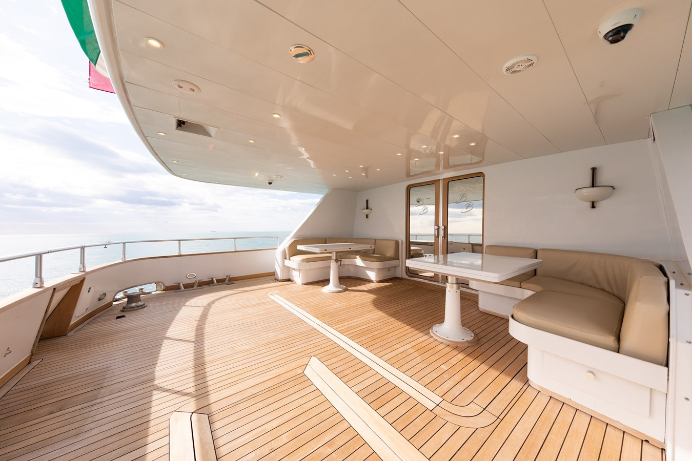 https://arconyachts.ams3.digitaloceanspaces.com/78943/conversions/large_3702335-optimize.jpg